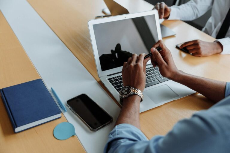automatización en pymes con sistemas conectados y flujos eficientes