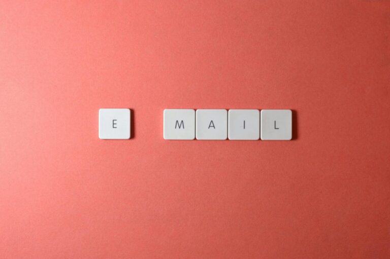 automatización de emails con n8n y CRM en una pyme