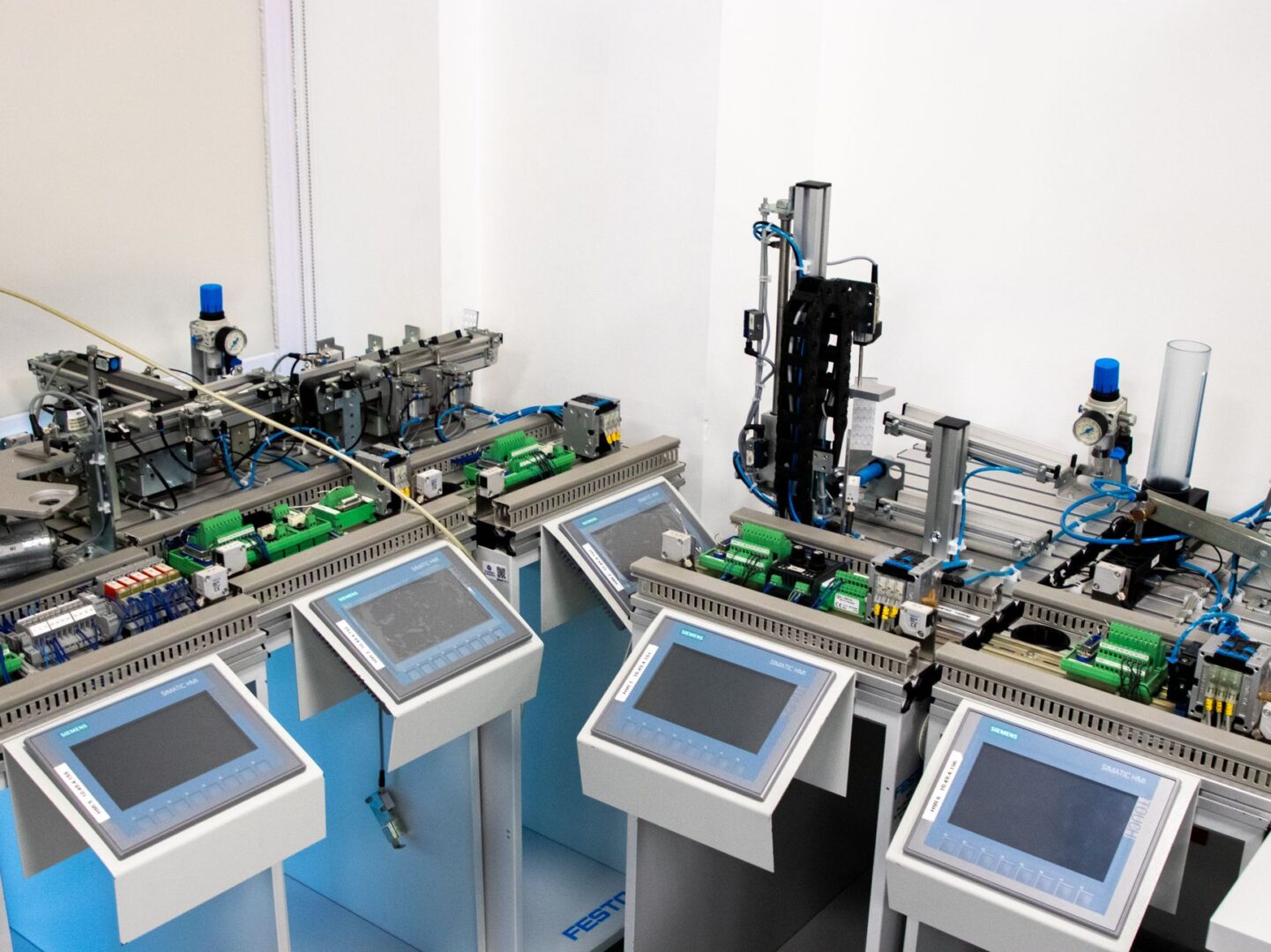 automatización de procesos pymes en una oficina moderna