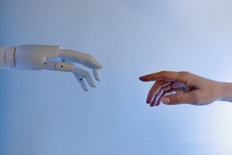 agentes de IA en empresas conectando sistemas y automatizando procesos
